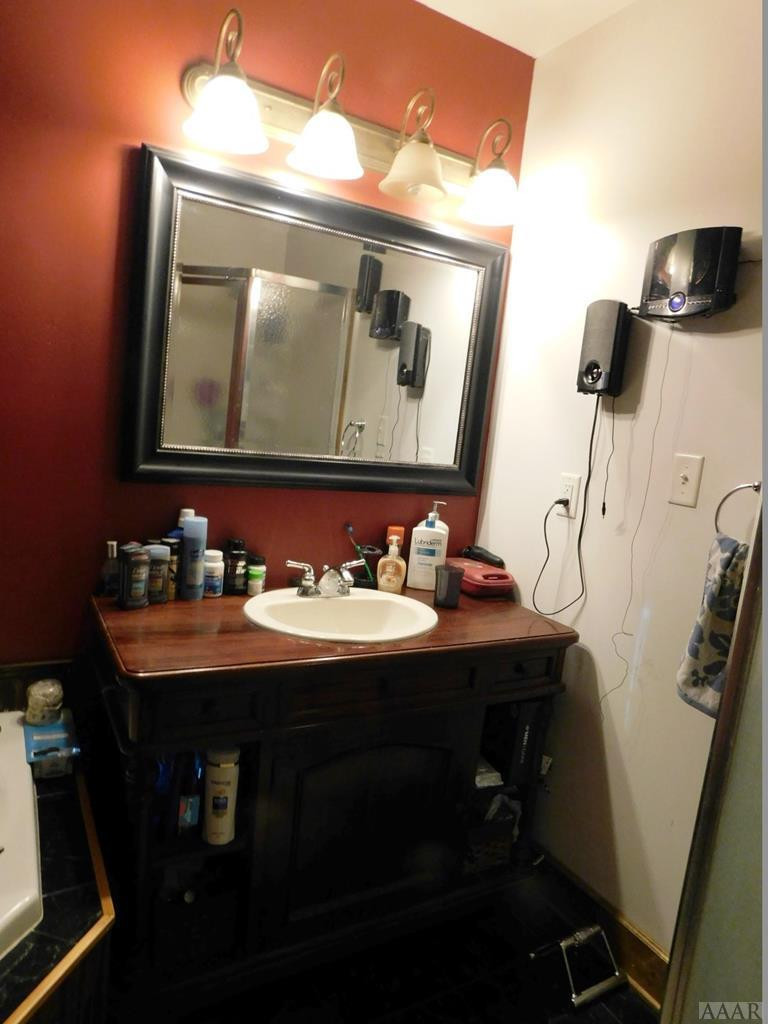 487 Black Mingle Road Gates, NC 27937 - Photo 11 of 17 MASTER BATH
