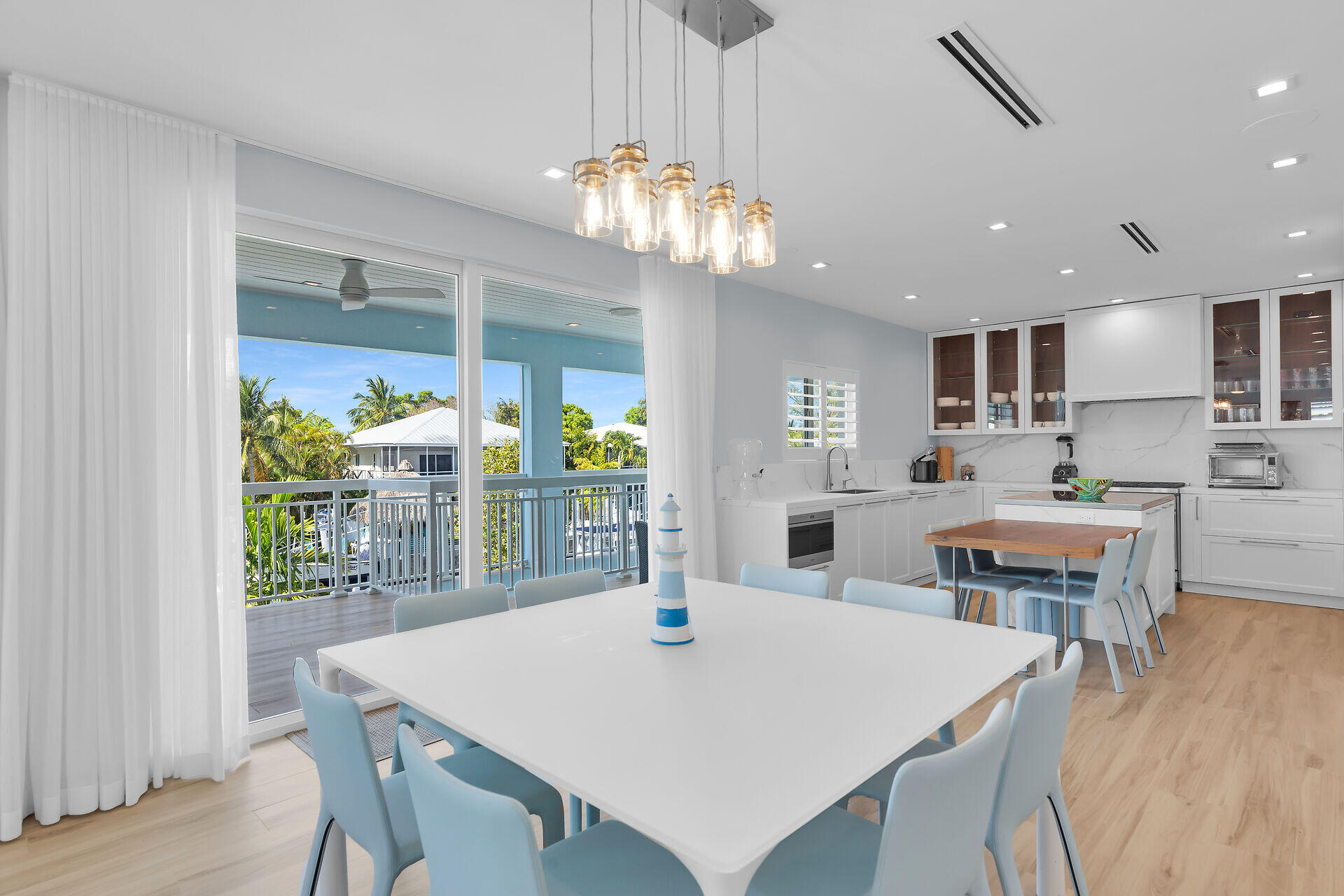 121 Lake Road Tavernier, FL 33070 - Photo 11 of 70 a large kitchen with a table and chairs