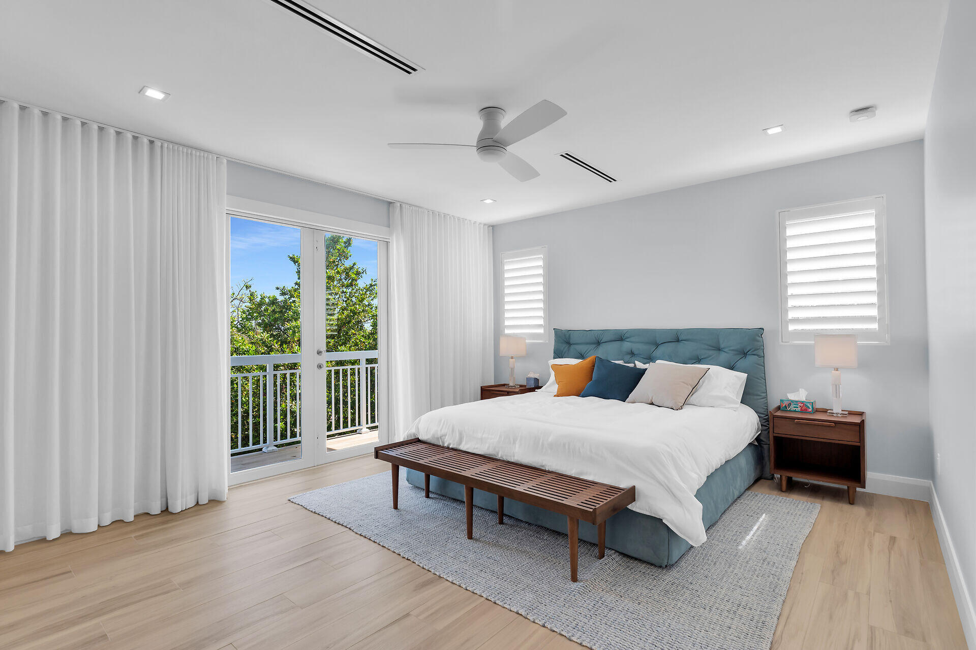 121 Lake Road Tavernier, FL 33070 - Photo 17 of 51 a bedroom with a bed and a table