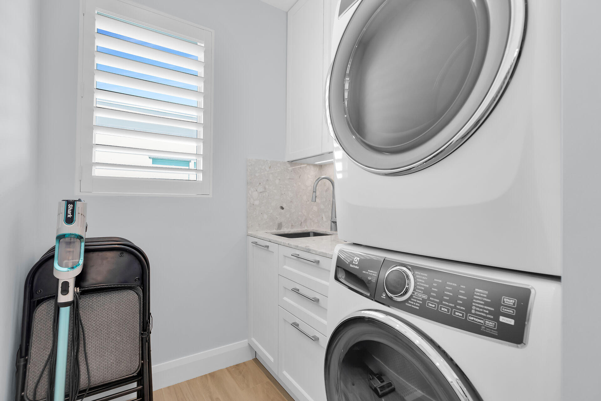 121 Lake Road Tavernier, FL 33070 - Photo 29 of 51 a utility room with dryer and washer