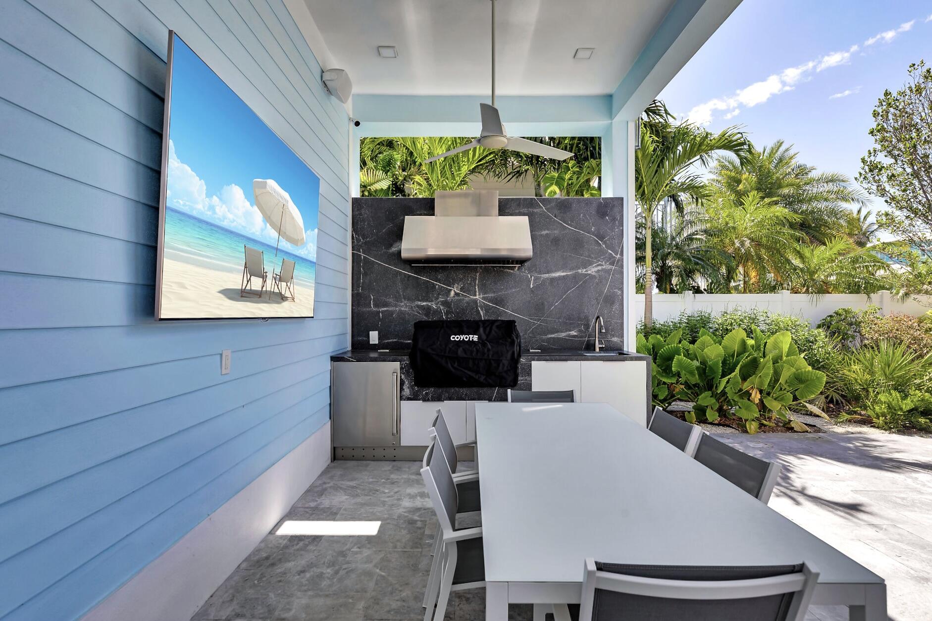 121 Lake Road Tavernier, FL 33070 - Photo 40 of 70 a front view of a house with a yard