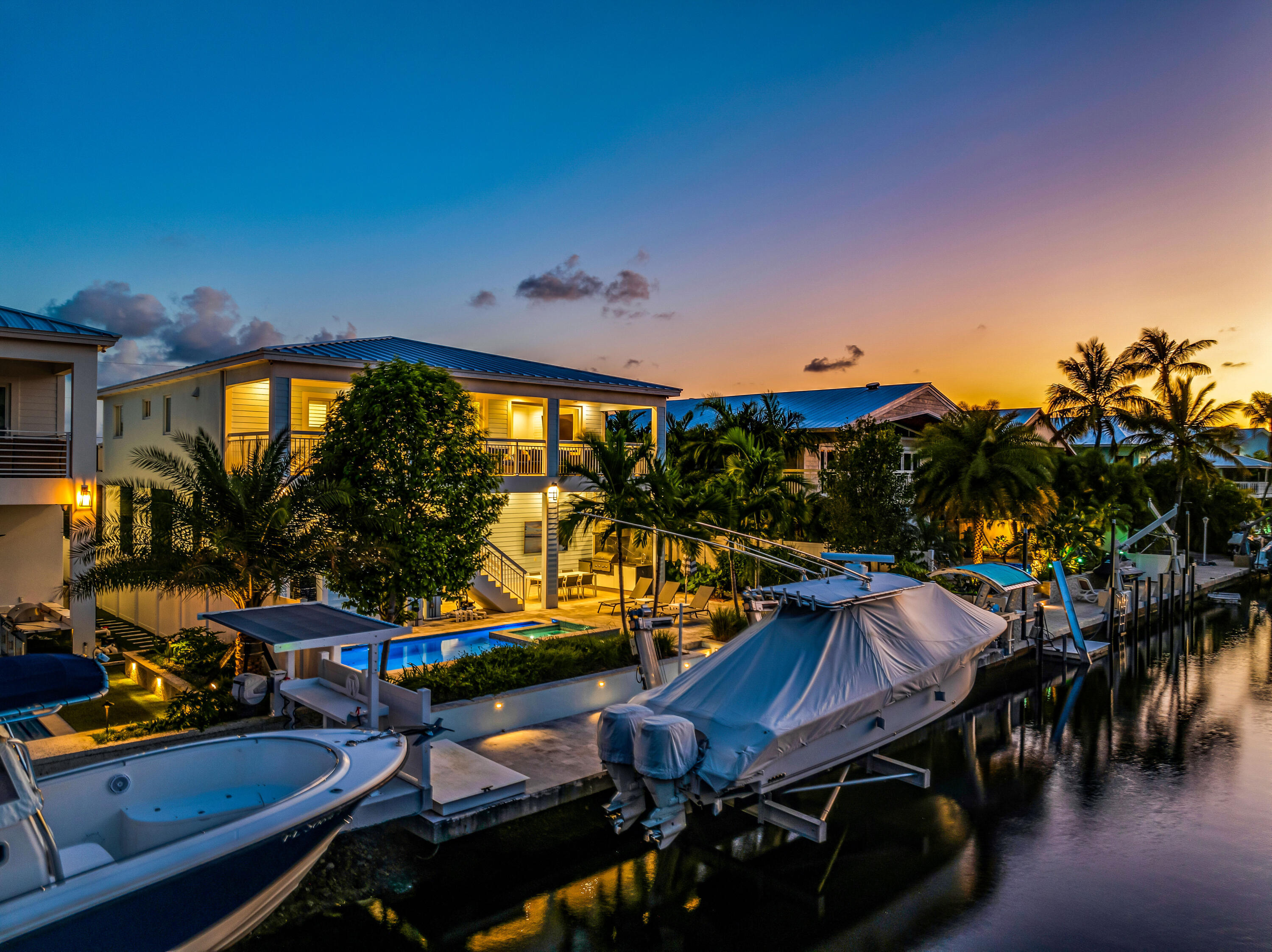 121 Lake Road Tavernier, FL 33070 - Photo 4 of 70 an outdoor space with furniture