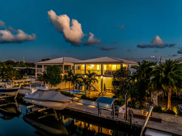 $2,749,000 | 121 Lake Road, Tavernier, FL 33070