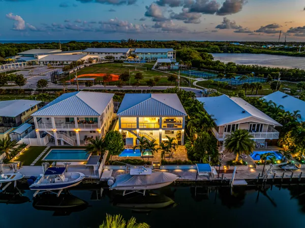 $2,749,000 | 121 Lake Road, Tavernier, FL 33070