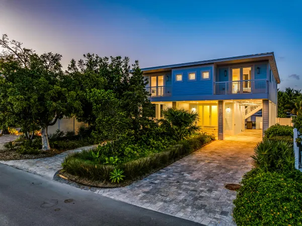$2,749,000 | 121 Lake Road, Tavernier, FL 33070
