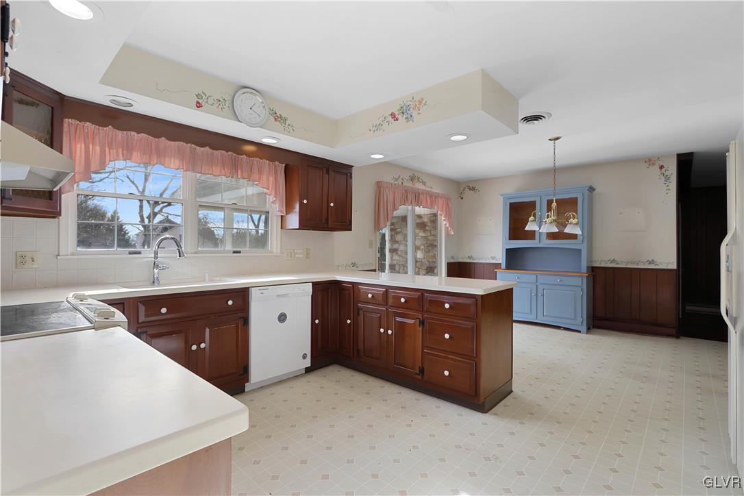3958 Manchester Road Allentown, PA 18104 - Photo 8 of 39 Gallery Image 8