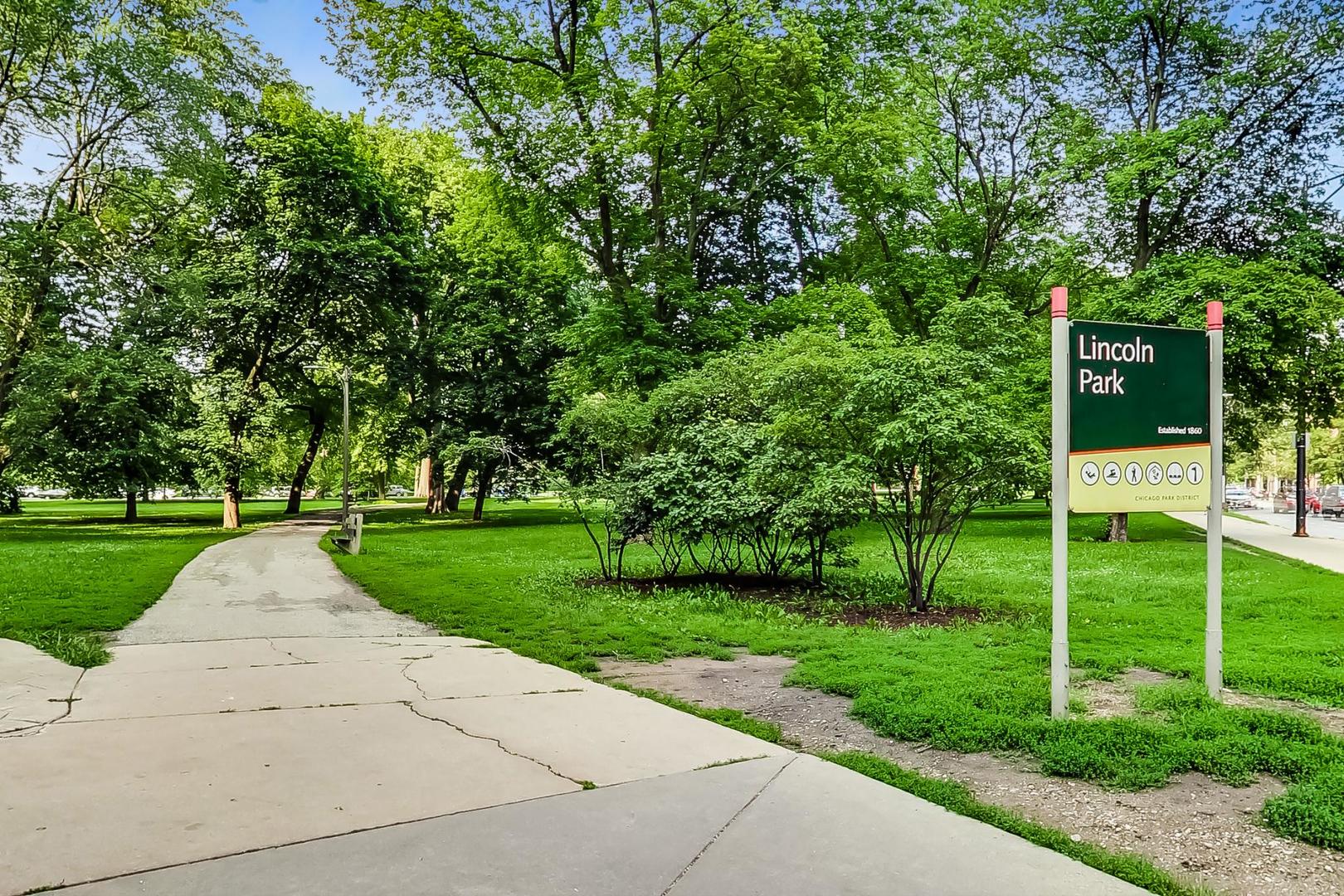 2400 North Lakeview Avenue, Unit 1708 Chicago, IL 60614 - Photo 48 of 50 a view of a park with plants and large trees