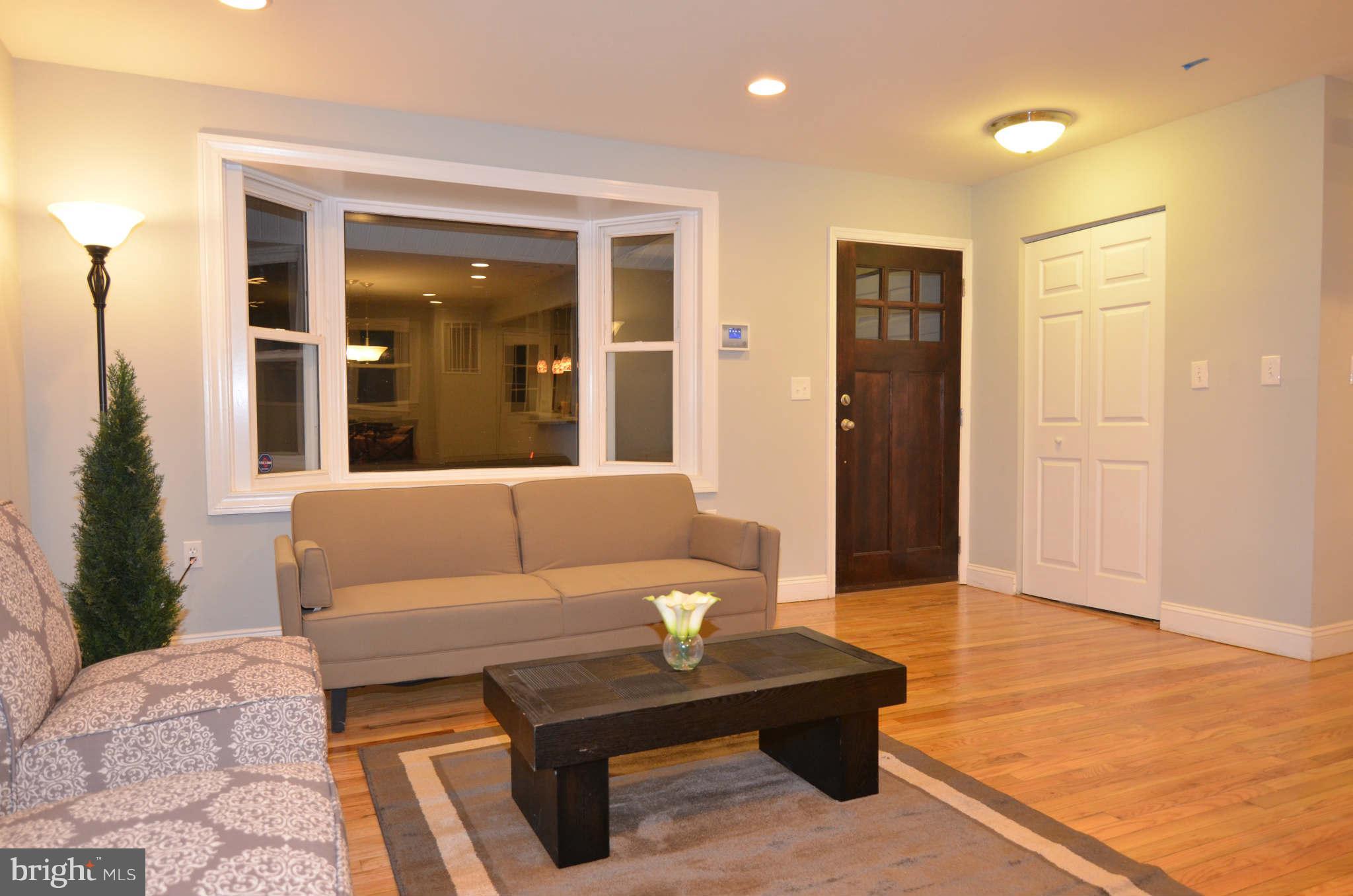 16401 Accolawn Road Accokeek, MD 20607 - Photo 5 of 30 Living Room