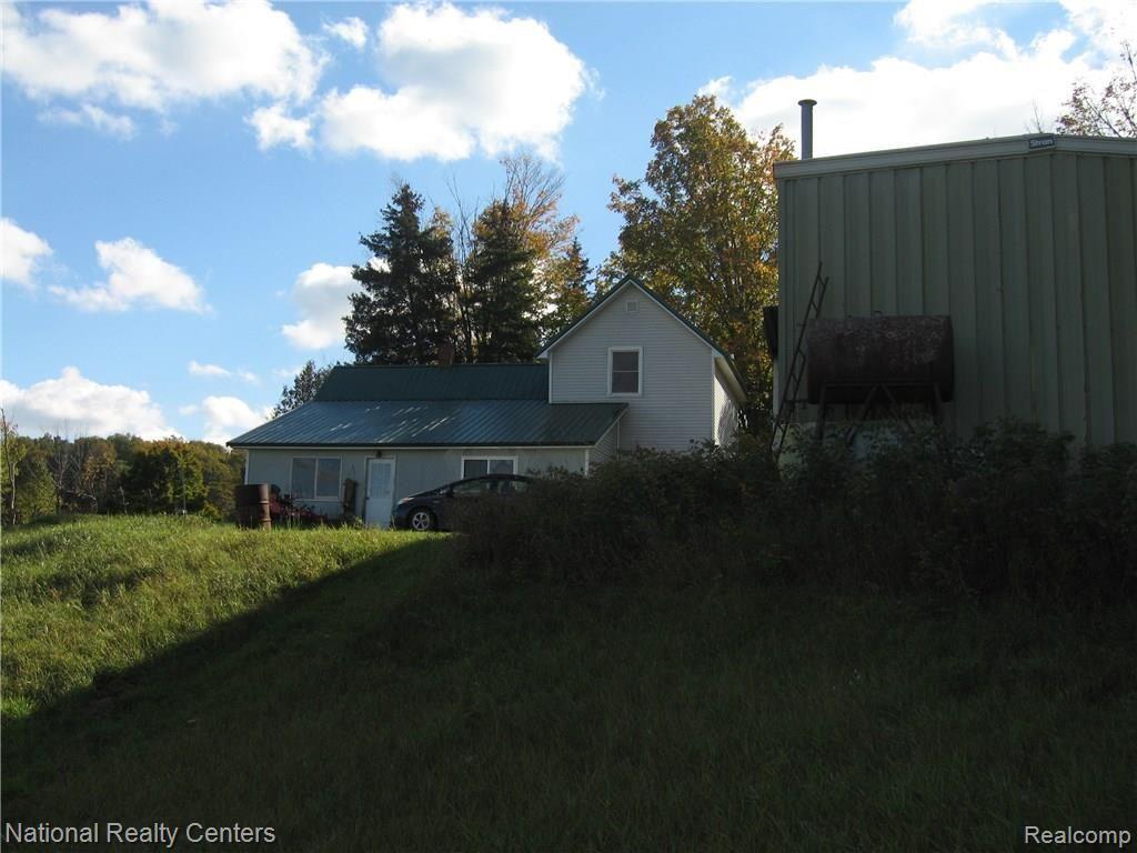 11614 North Manistee County Line Road Benzonia, MI 49616 - Photo 5 of 42 IMG_9481.JPG