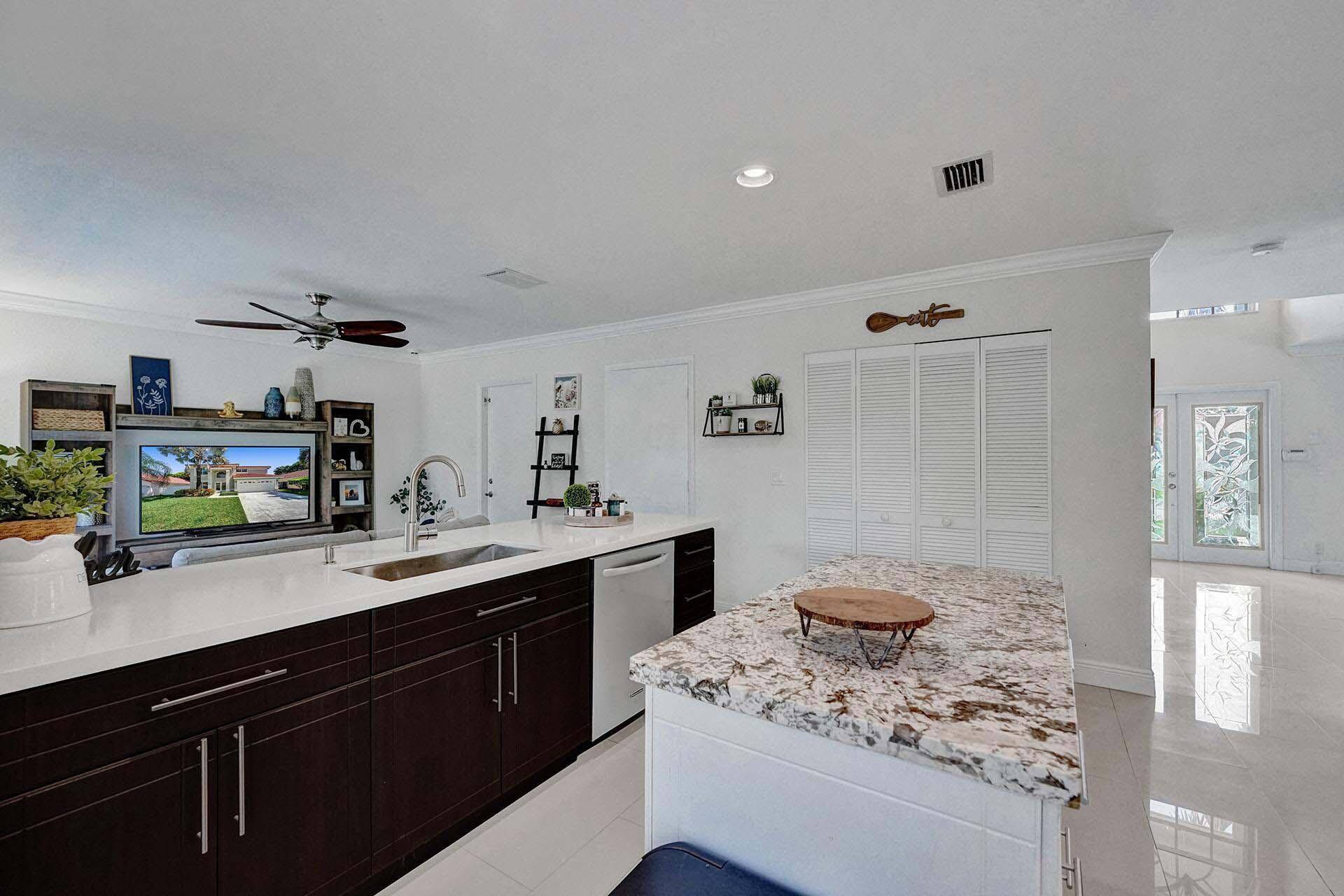 10563 Buttonwood Lake Drive Boca Raton, FL 33498 - Photo 9 of 39 RJP03220
