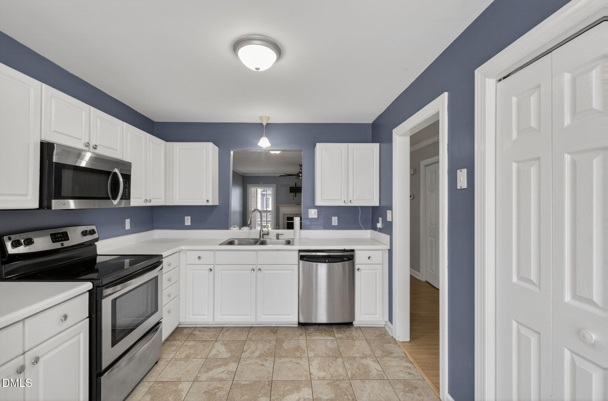 2106 Trailridge Court Raleigh, NC 27603 - Photo 9 of 25 10-web-or-mls-2106 Trailbridge-10