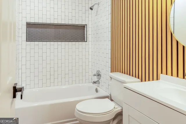 a bathroom with a toilet and a bathtub