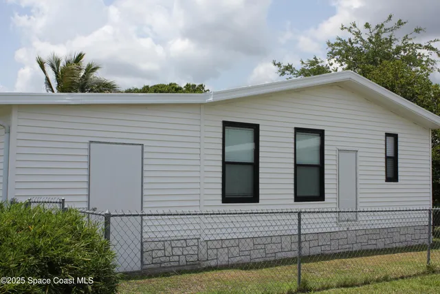 a view of house exterior