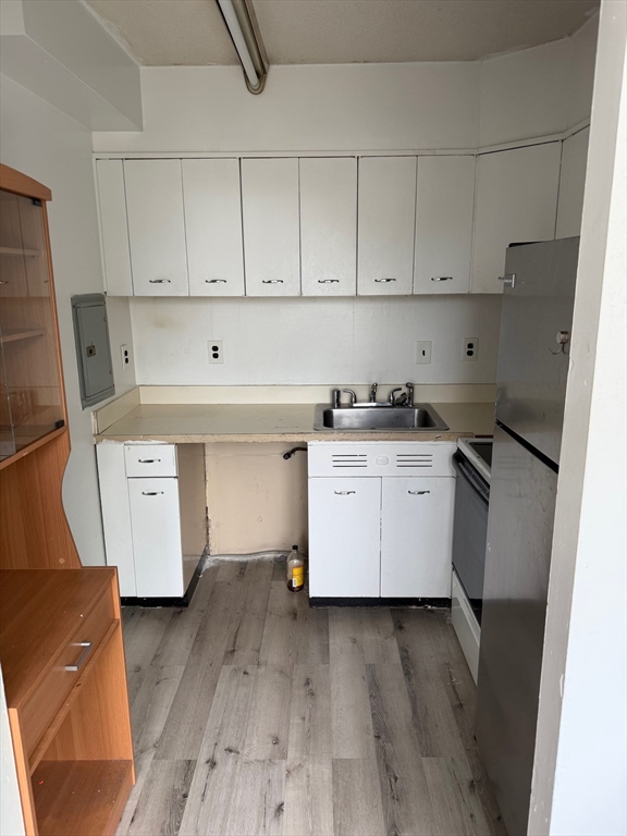 101 Mulberry Street, Unit 314 Springfield, MA 01105 - Photo 8 of 8 a utility room with cabinets washer and dryer