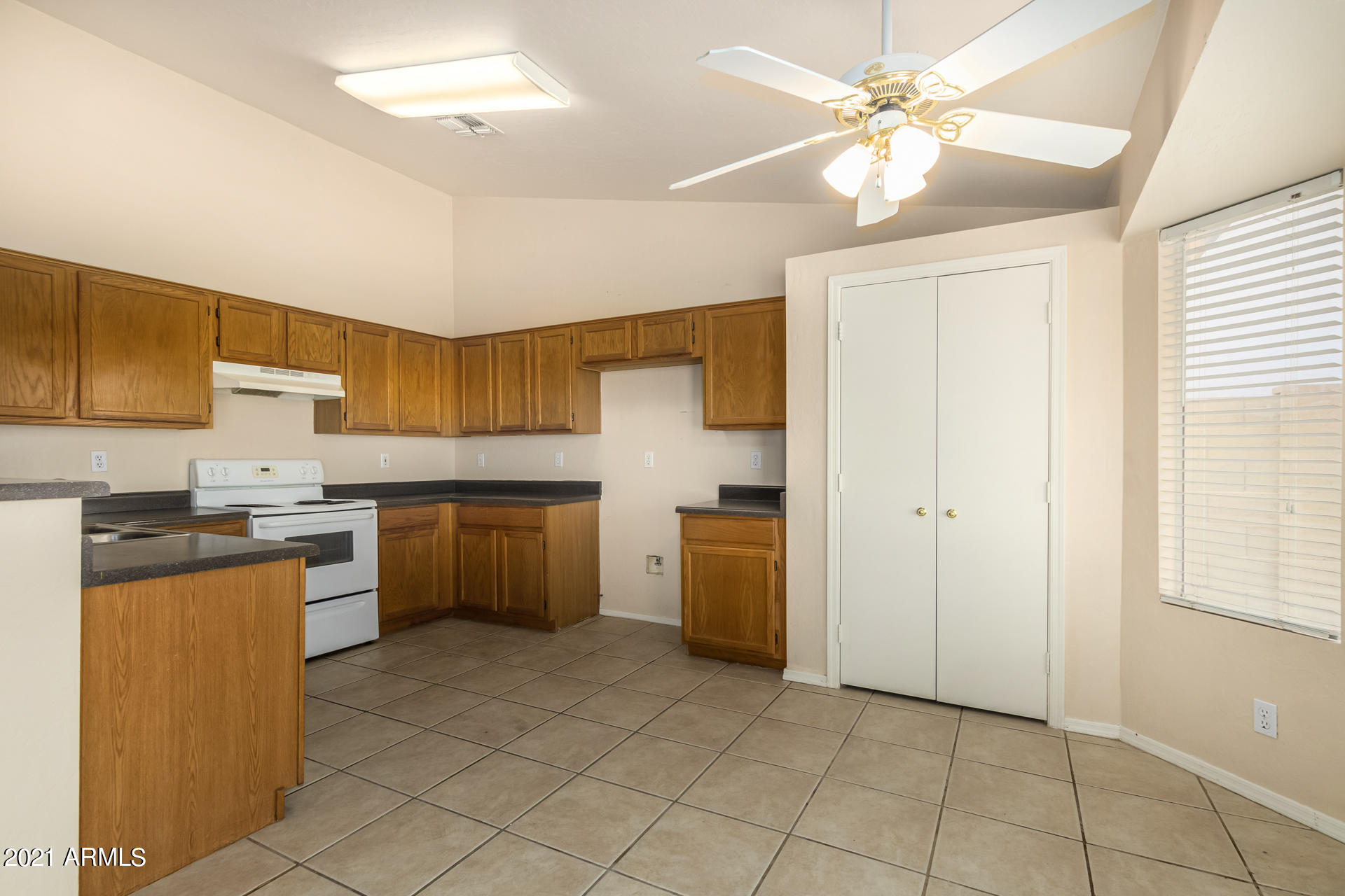 2038 East Devon Road Gilbert, AZ 85296 - Photo 9 of 40 09-Devon