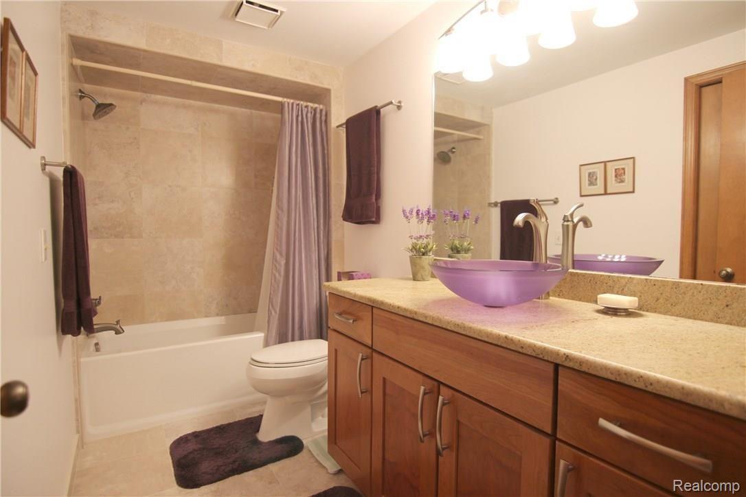 3318 24 Mile Road Utica, MI 48316 - Photo 31 of 34 j24 Mile Rd Upper Full Bath.jpg