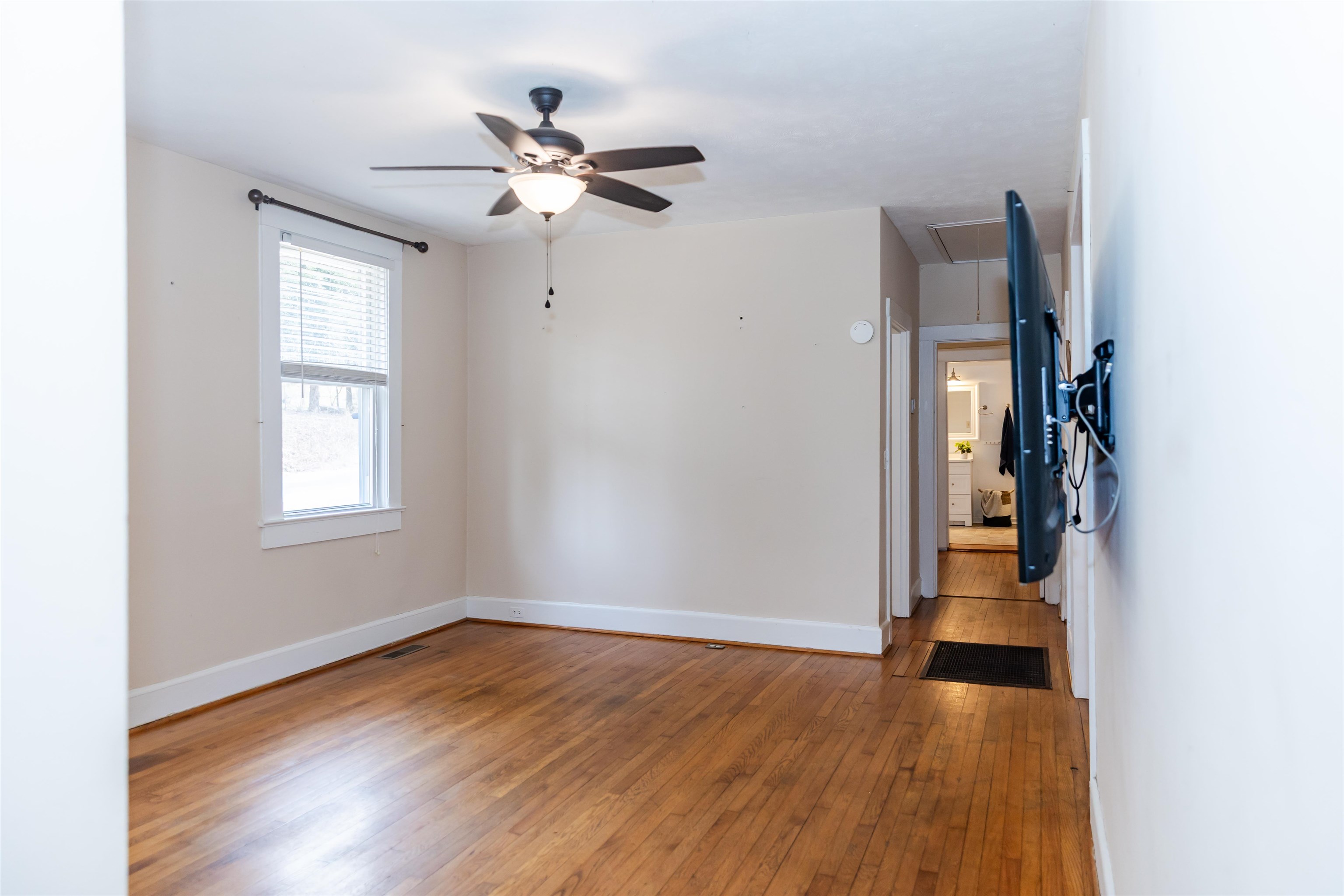 713 Thorn Hill Road Lexington, VA 24450 - Photo 17 of 45 a view of a hallway with wooden floor and entryway