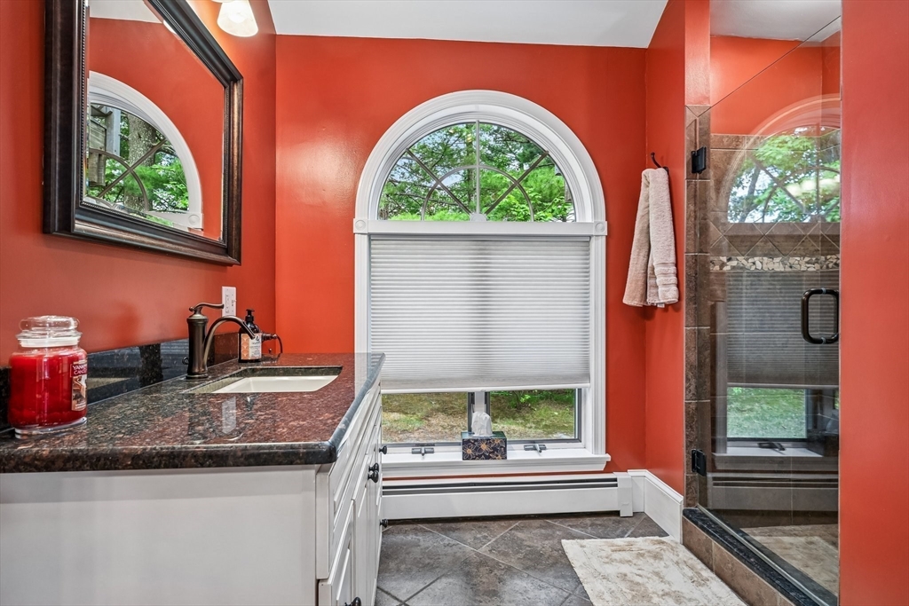 615 Mammoth Road Dracut, MA 01826 - Photo 16 of 41