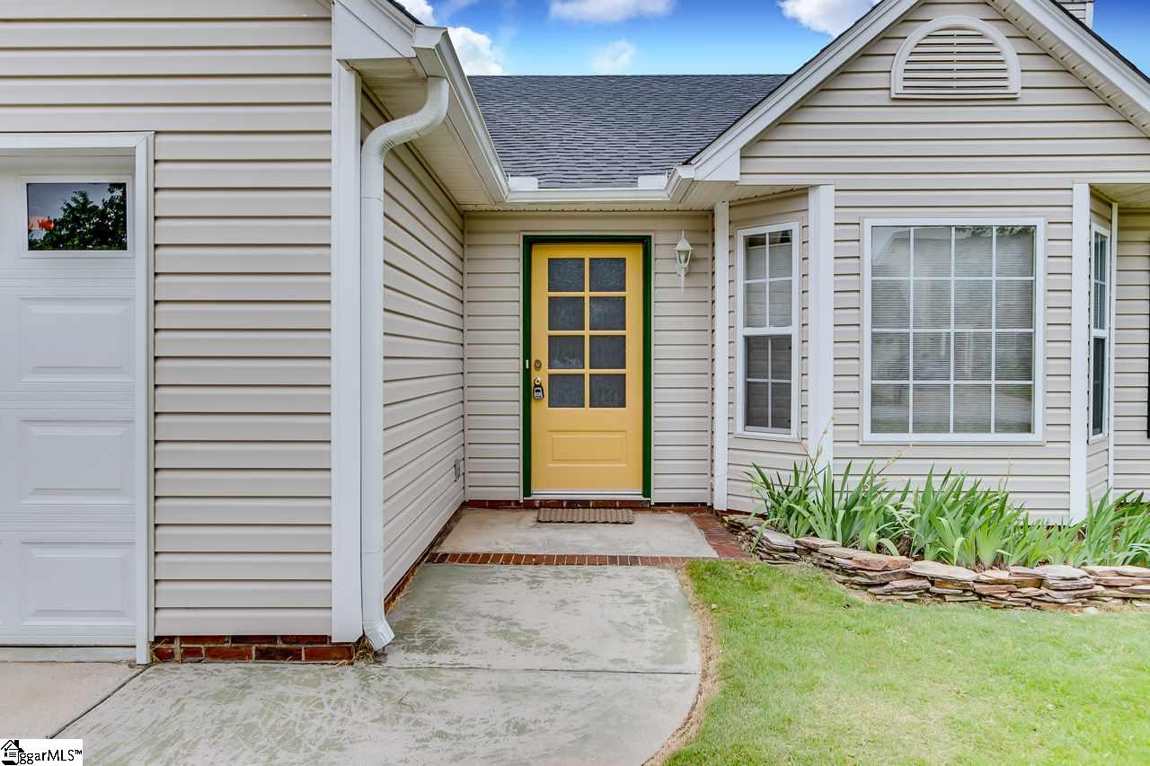 601 Riverside Chase Circle Greer, SC 29650 - Photo 3 of 36