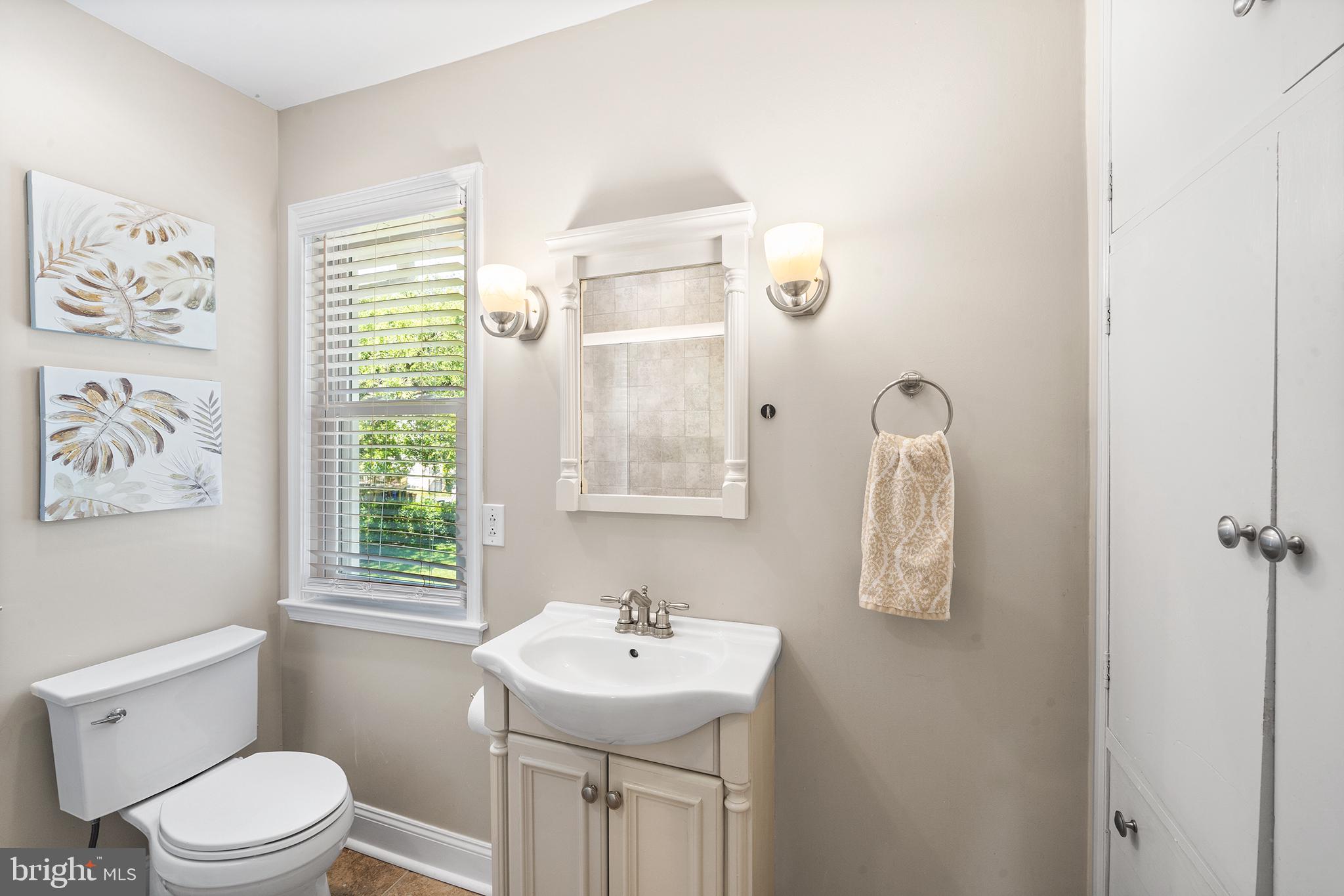 614 East Manoa Road Havertown, PA 19083 - Photo 19 of 39 Primary Ensuite Bathroom