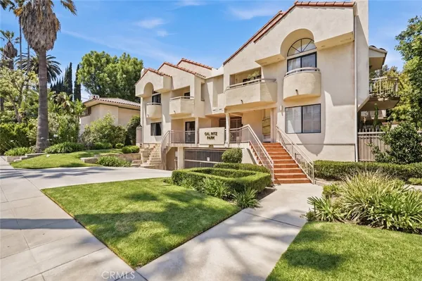 $885,000 | 265 West California Boulevard, Unit 10, Pasadena, CA 91105