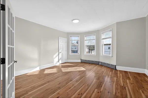 $2,650 | 105 West 6th Street, Bayonne, NJ 07002