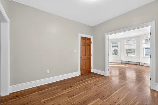 $2,650 | 105 West 6th Street, Bayonne, NJ 07002