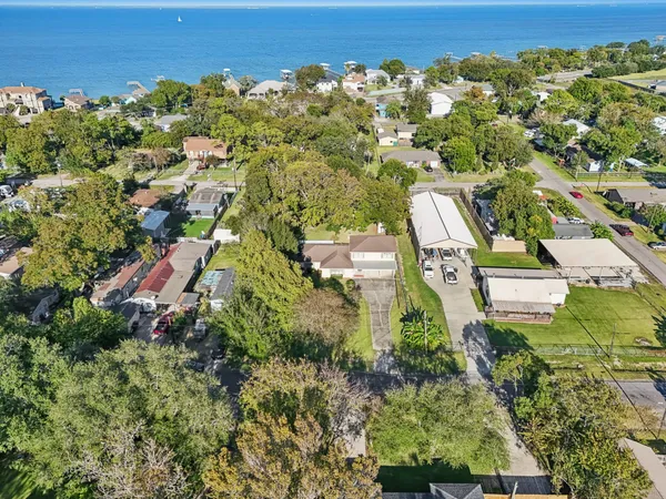 $339,900 | 4733 Oleander Street, Bacliff, TX 77518