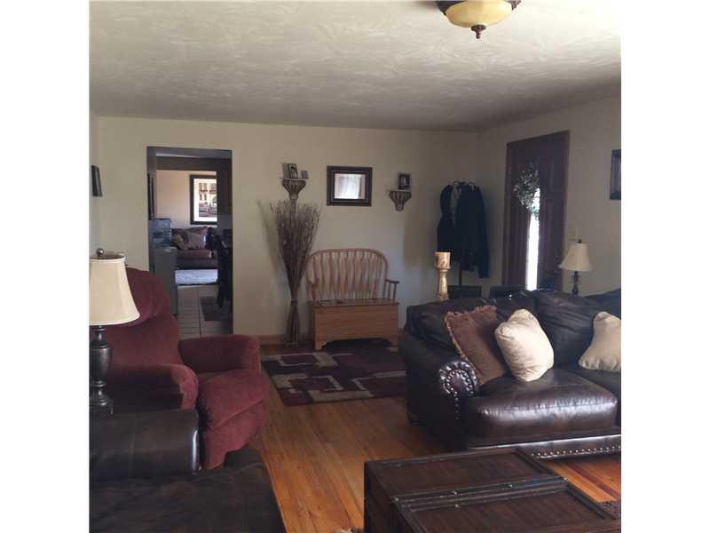 271 Shearer Road Chicora, PA 16025 - Photo 4 of 12 Living Room.