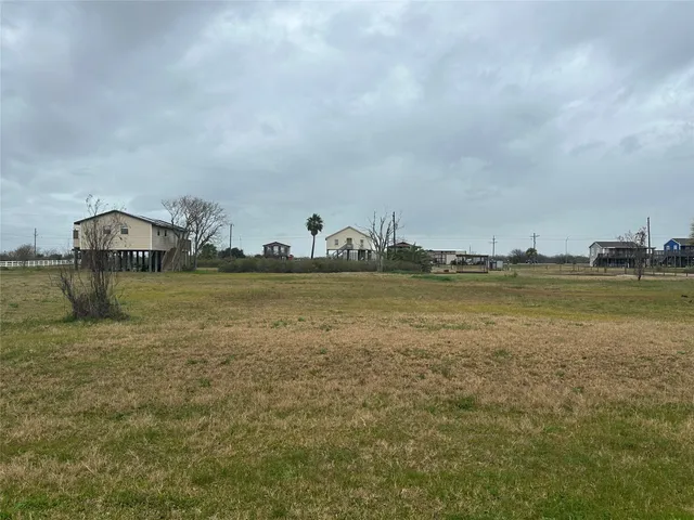 $30,000 | 5-6 Front Avenue, Port Bolivar, TX 77650