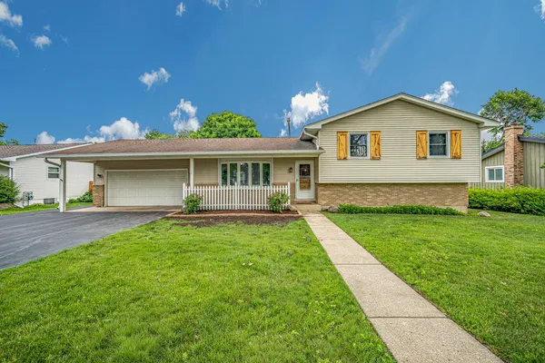 $386,000 | 58 Woodview Lane, Algonquin, IL 60102