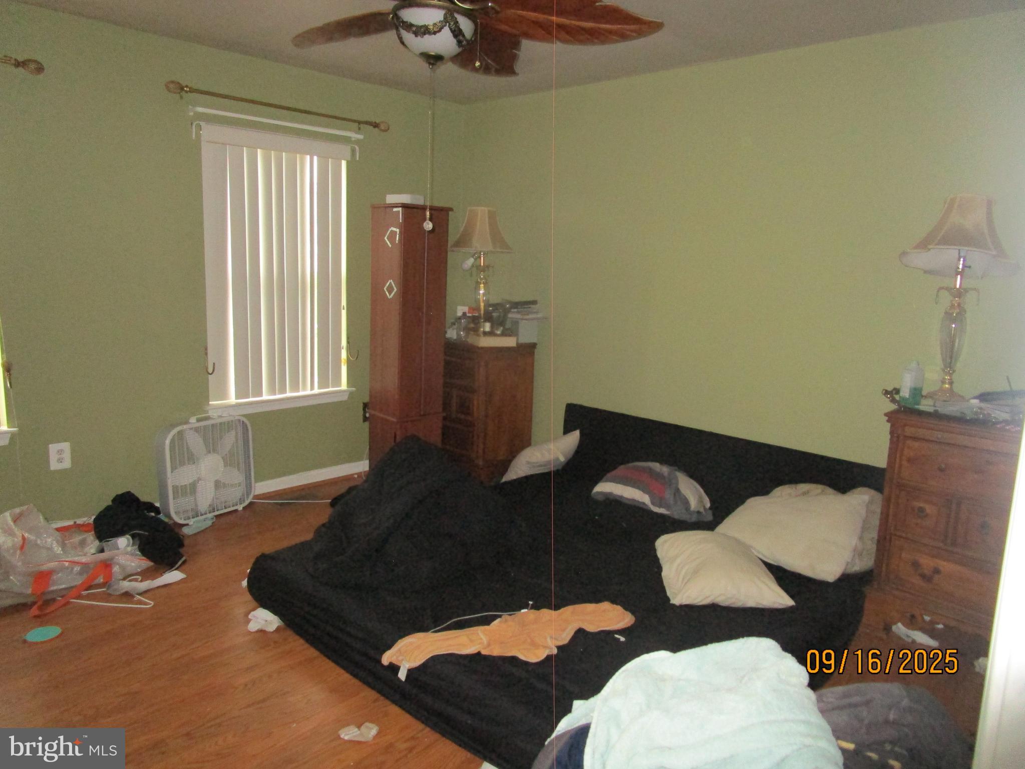 811 George Street Baltimore, MD 21201 - Photo 15 of 20 a living room with furniture and a window