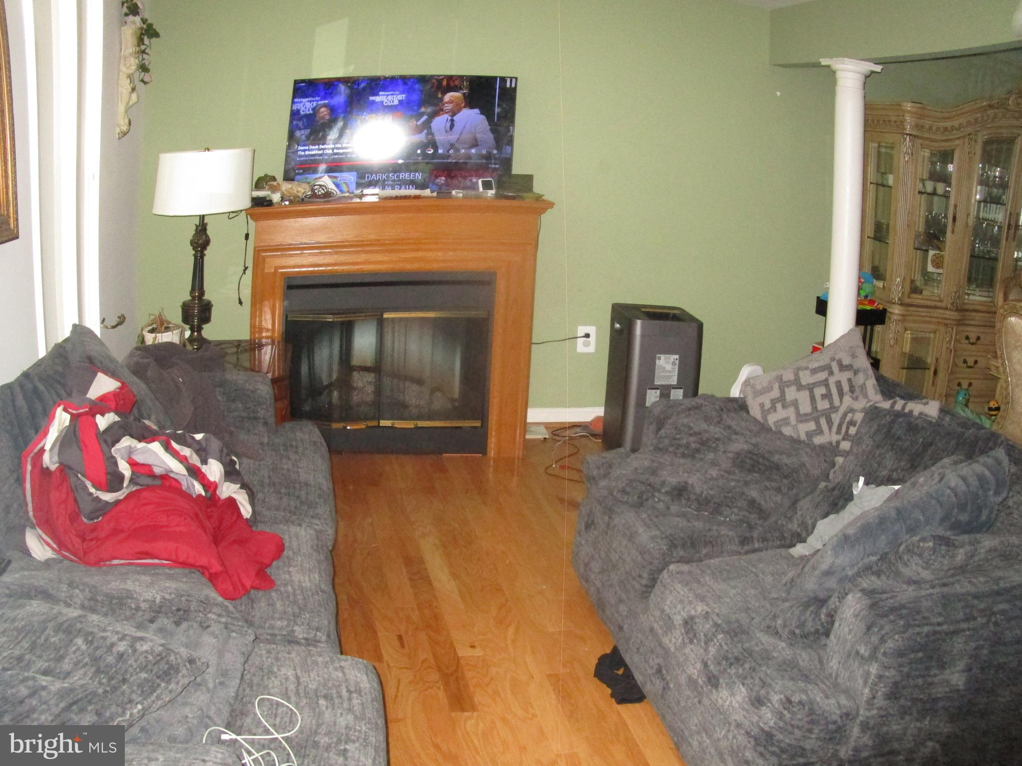 811 George Street Baltimore, MD 21201 - Photo 4 of 20 a living room with furniture and a fireplace