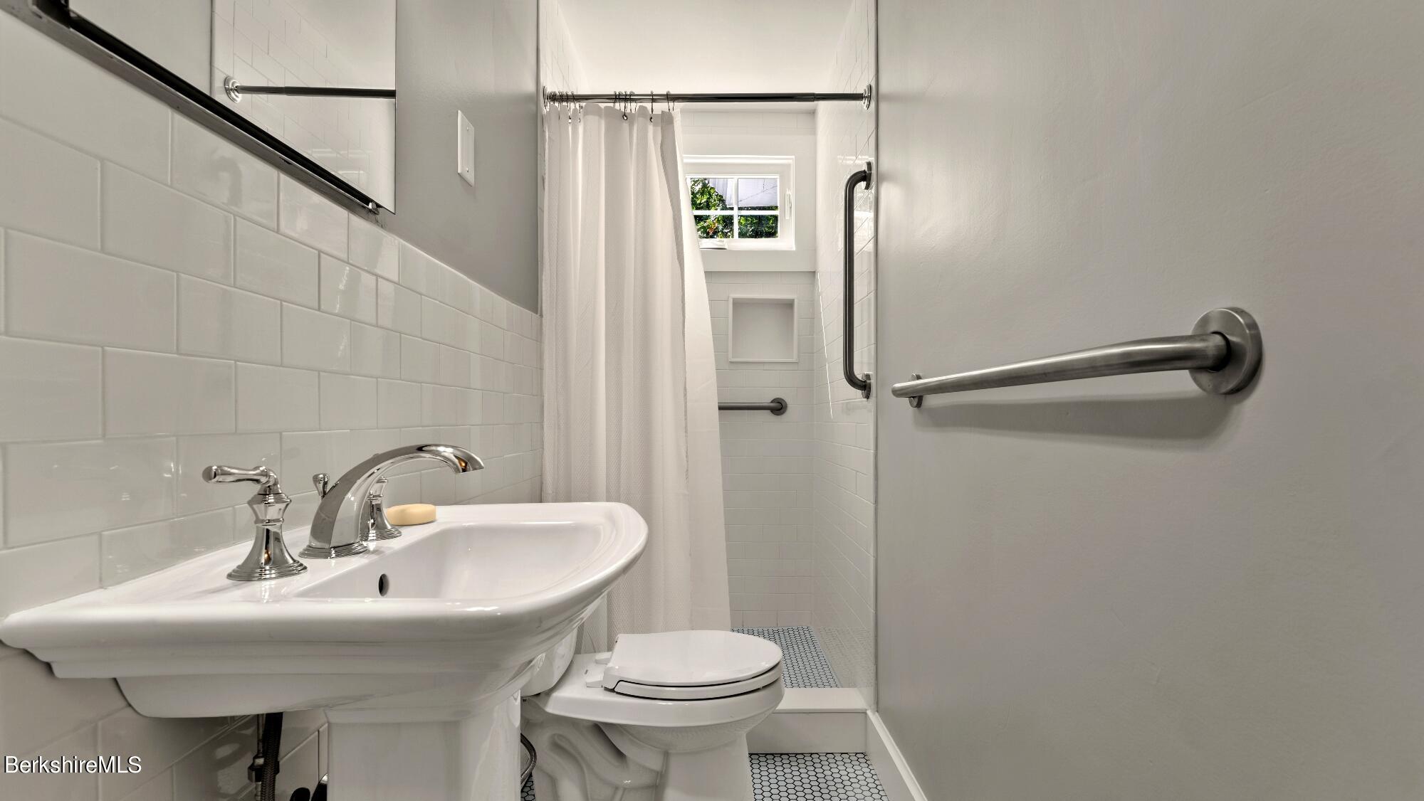 51 Holmes Road Pittsfield, MA 01201 - Photo 20 of 39 FULL BATHROOM 1