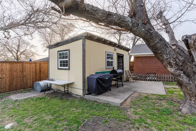 a view of outdoor space yard and patio