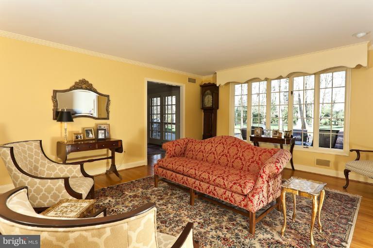 1803 Pot Spring Road Lutherville-Timonium, MD 21093 - Photo 16 of 29 Living Room