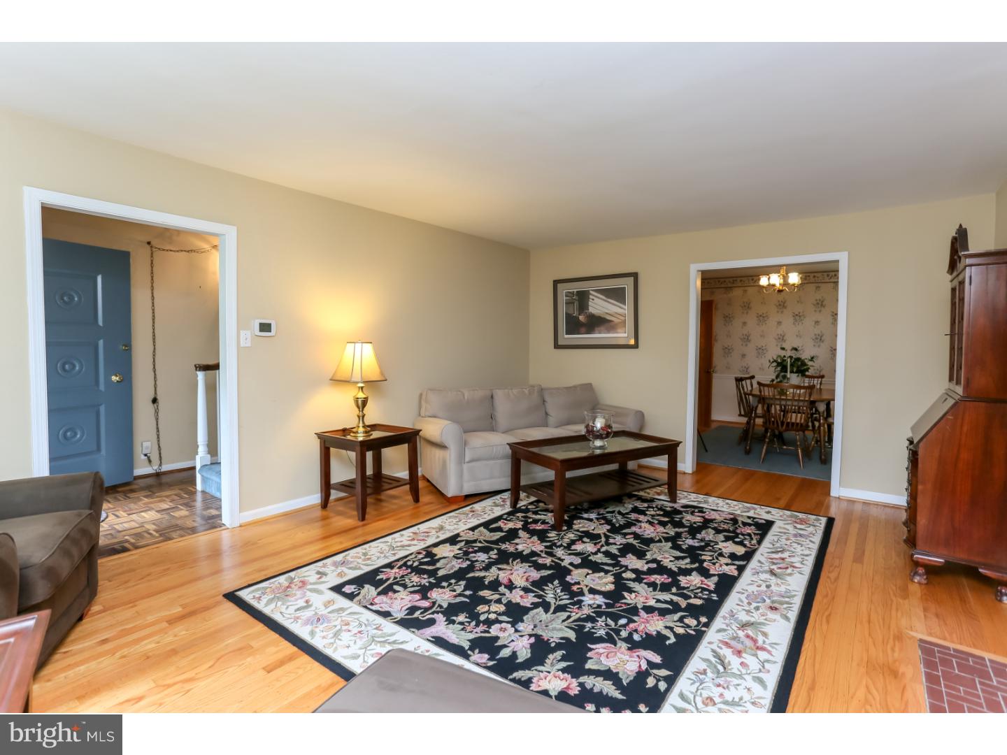 10 Oakford Road Wayne, PA 19087 - Photo 3 of 25 Living Room