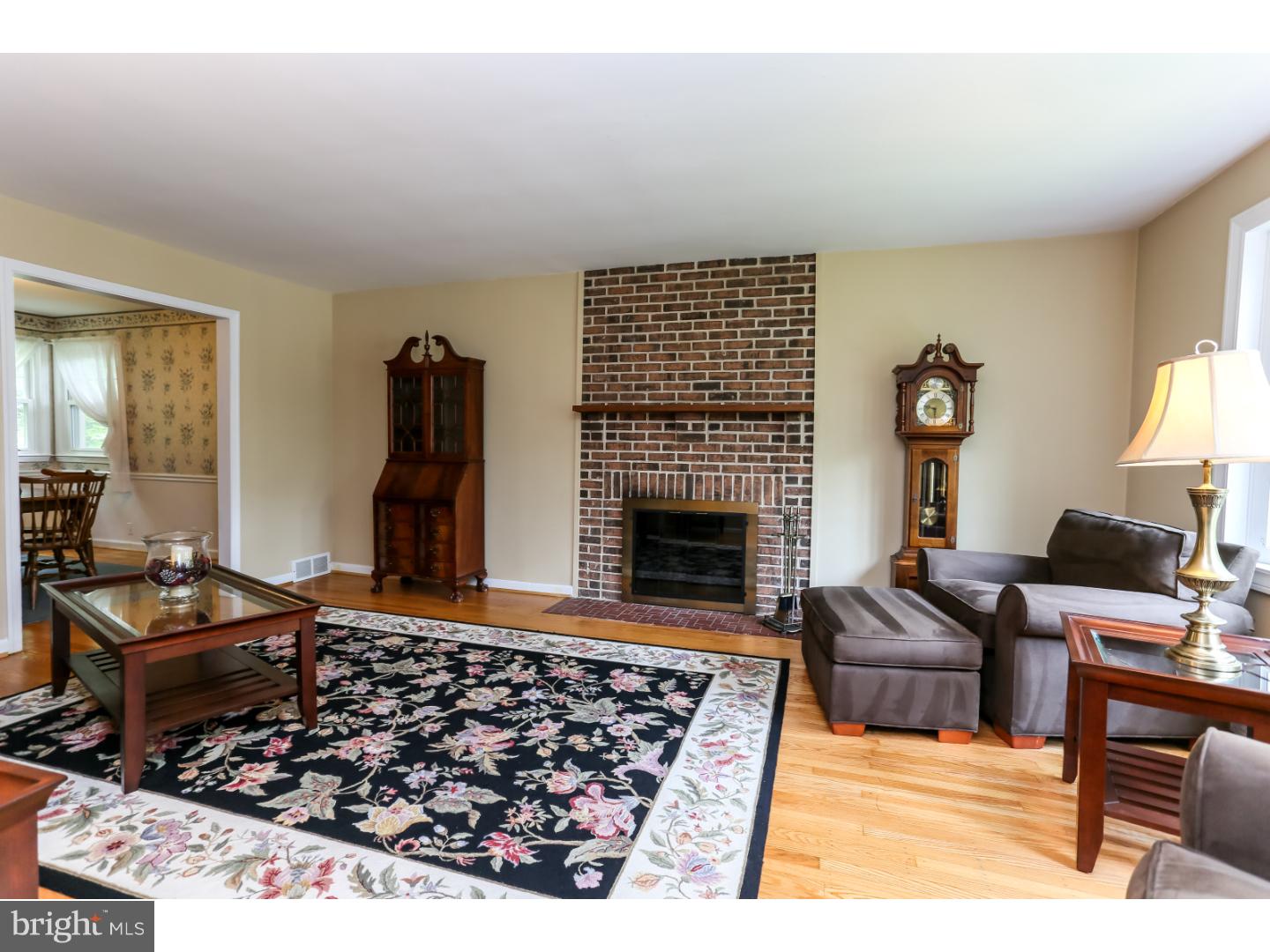 10 Oakford Road Wayne, PA 19087 - Photo 4 of 25 Living Room