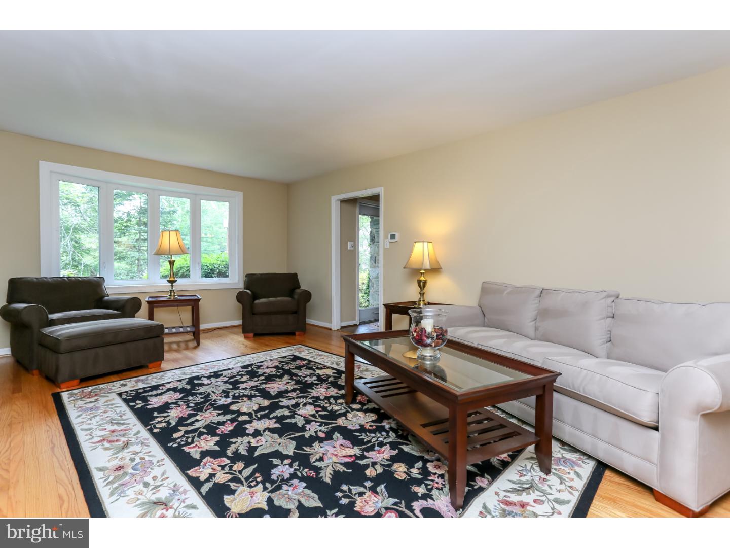 10 Oakford Road Wayne, PA 19087 - Photo 5 of 25 Living Room