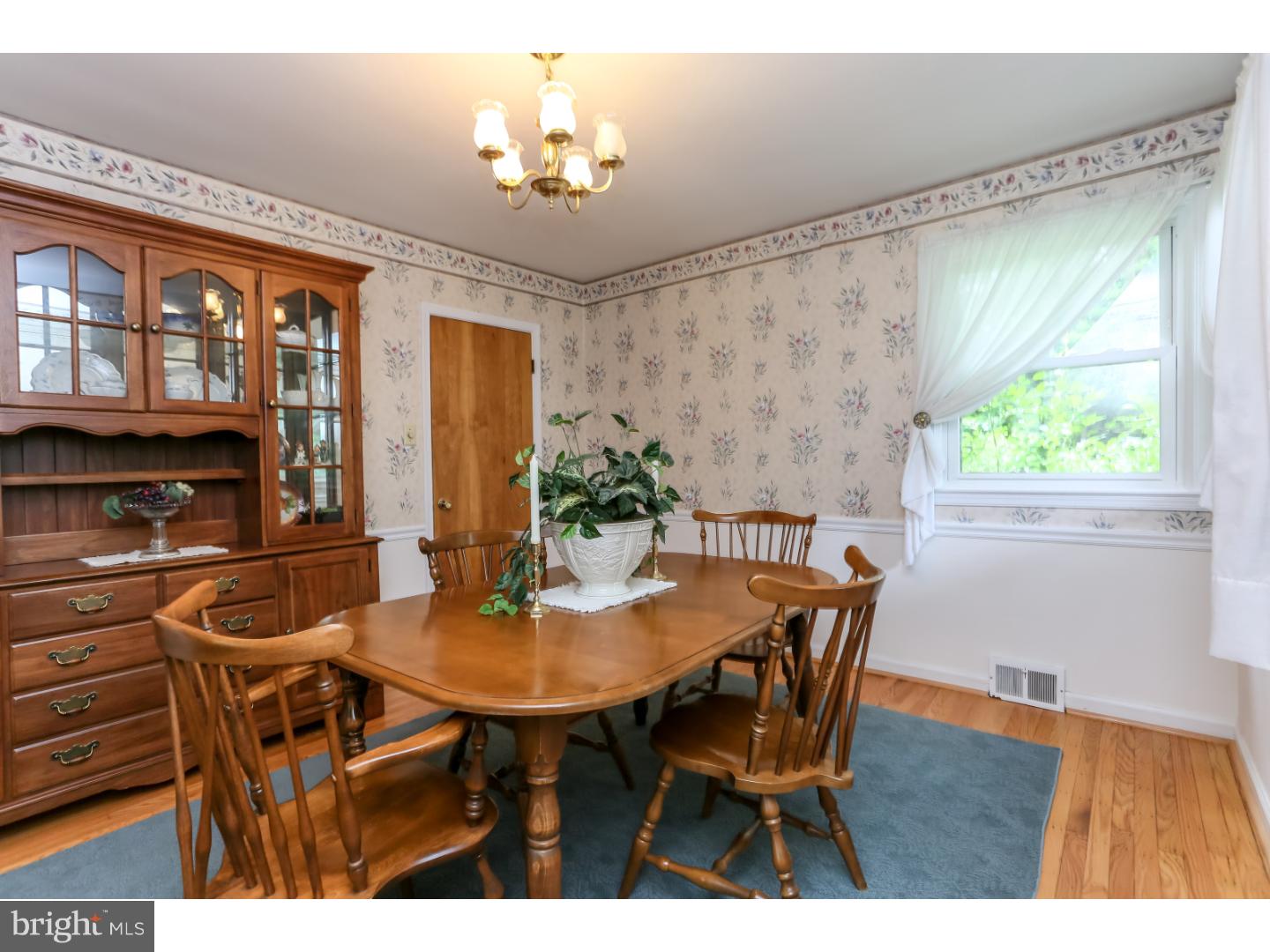 10 Oakford Road Wayne, PA 19087 - Photo 6 of 25 Dining Room