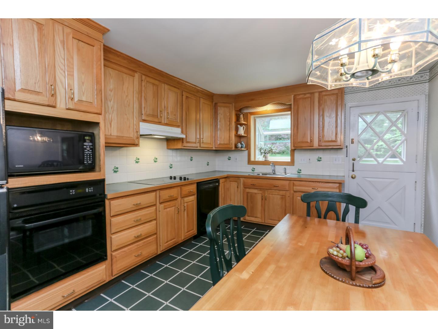 10 Oakford Road Wayne, PA 19087 - Photo 9 of 25 Kitchen