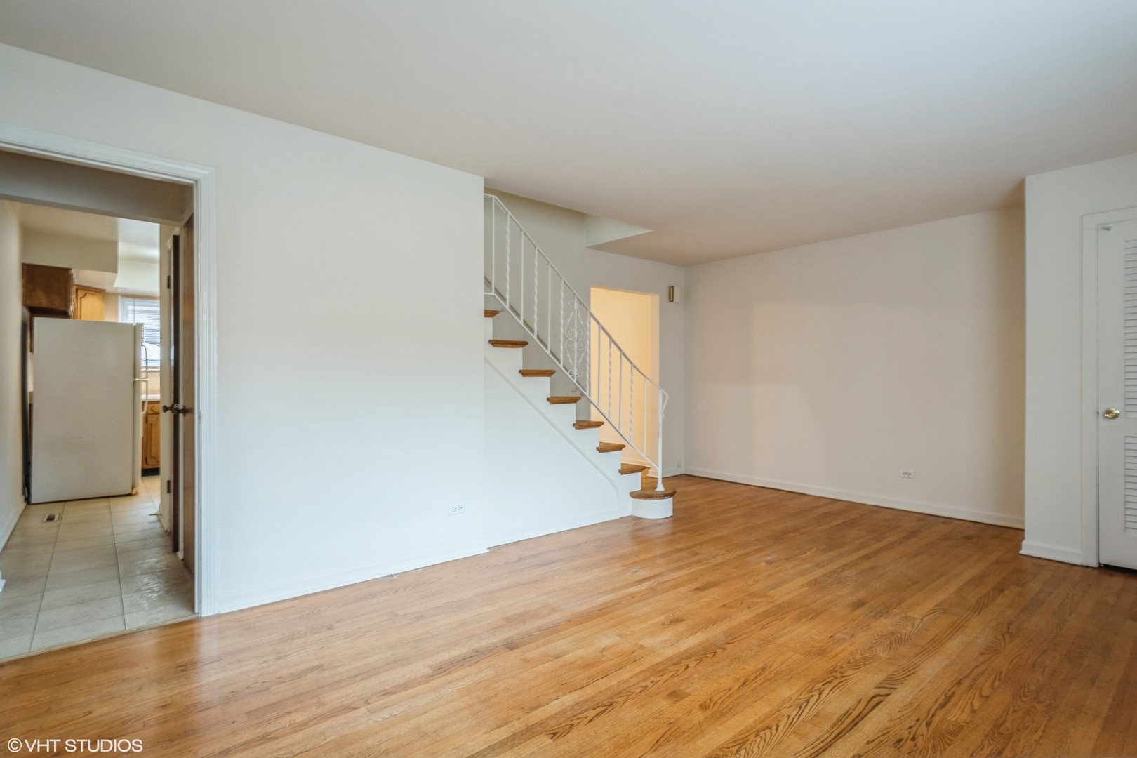 1324 Tinker Way, Unit D Glenview, IL 60025 - Photo 3 of 8 a view of an empty room with wooden floor and a bathroom