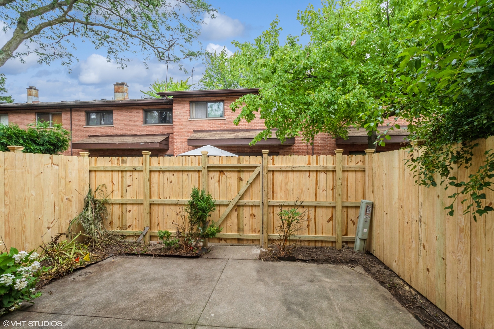 1324 Tinker Way, Unit D Glenview, IL 60025 - Photo 8 of 8 a view of a wrought fence