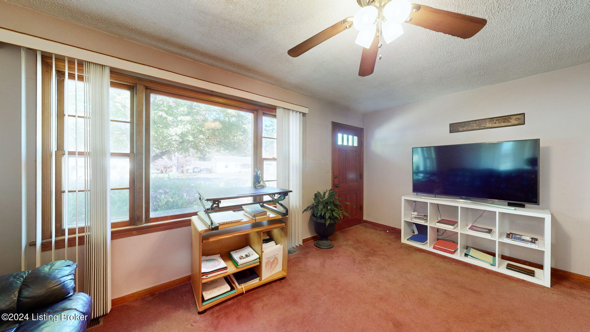4534 Dover Road Louisville, KY 40216 - Photo 8 of 28 6-web-or-mls-4534 Dover Rd-6-of-37