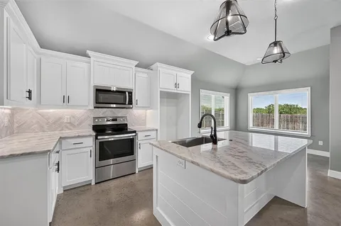 $319,900 | 214 Rees Avenue, Godley, TX 76044