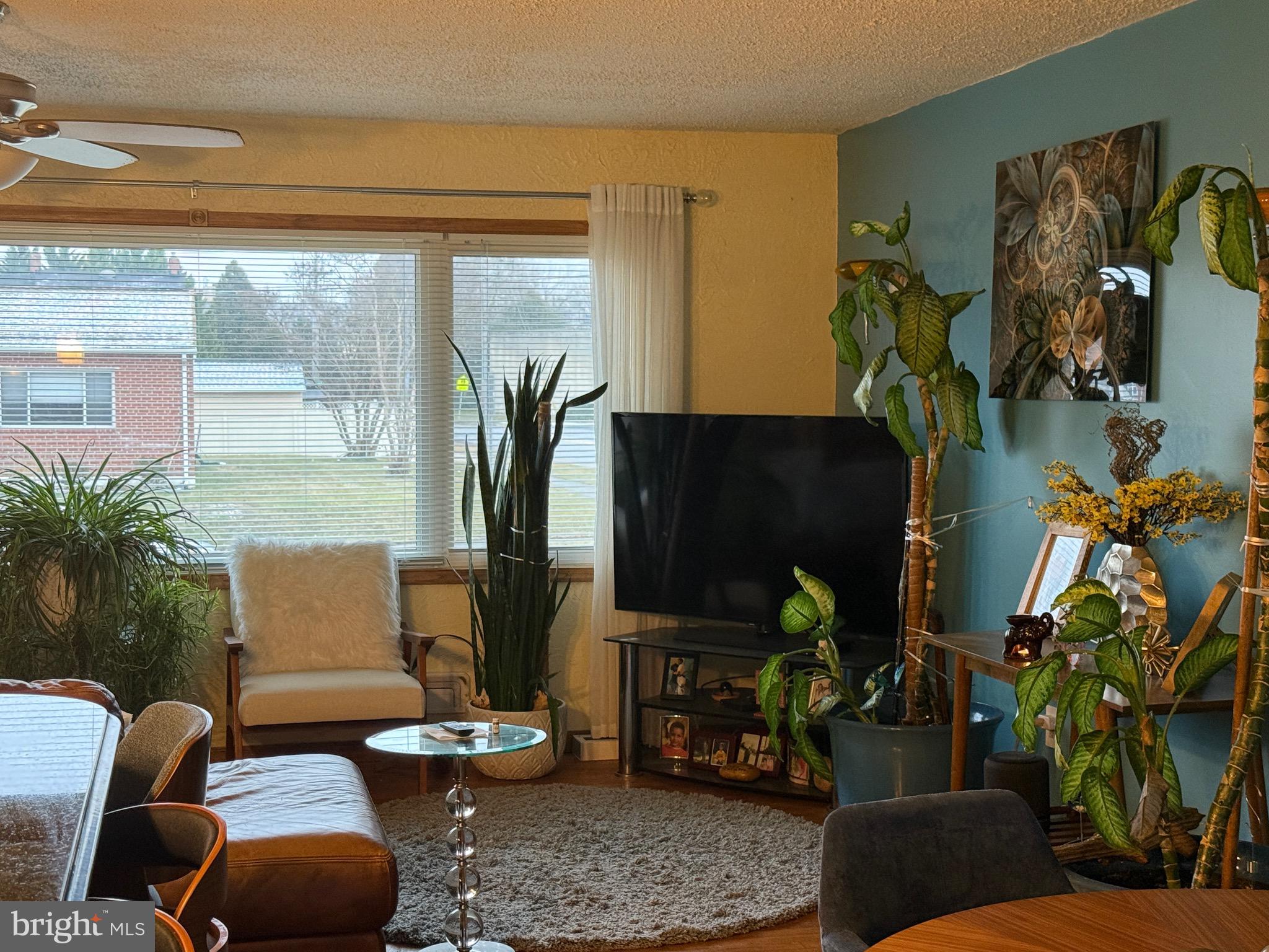 1000 Southridge Road Baltimore, MD 21228 - Photo 3 of 9 Livingroom