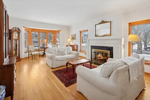 $989,900 | 6101 North Knox Avenue, Chicago, IL 60646