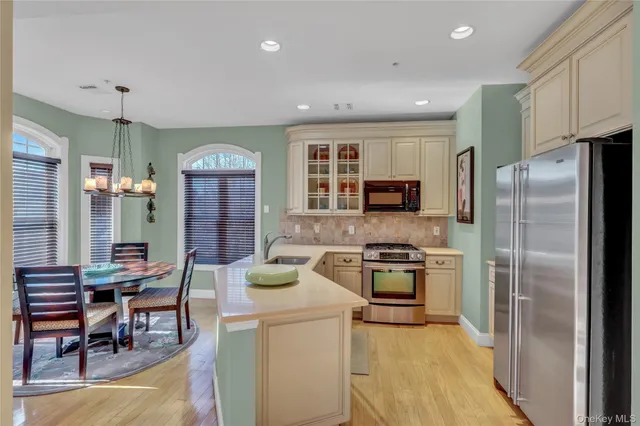 $849,990 | 514 Pacing Way, Unit 514, Westbury, NY 11590