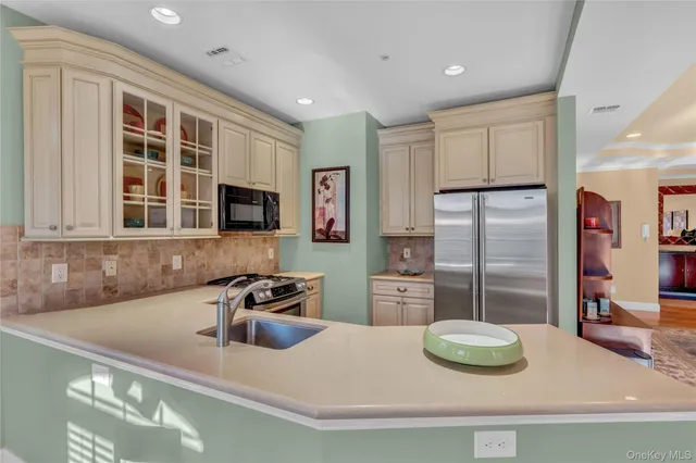 $849,990 | 514 Pacing Way, Unit 514, Westbury, NY 11590