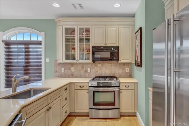 $849,990 | 514 Pacing Way, Unit 514, Westbury, NY 11590